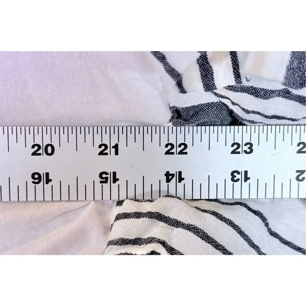 KISS Graphic Cropped Ruffle Top - White/Black - Picture 11 of 11